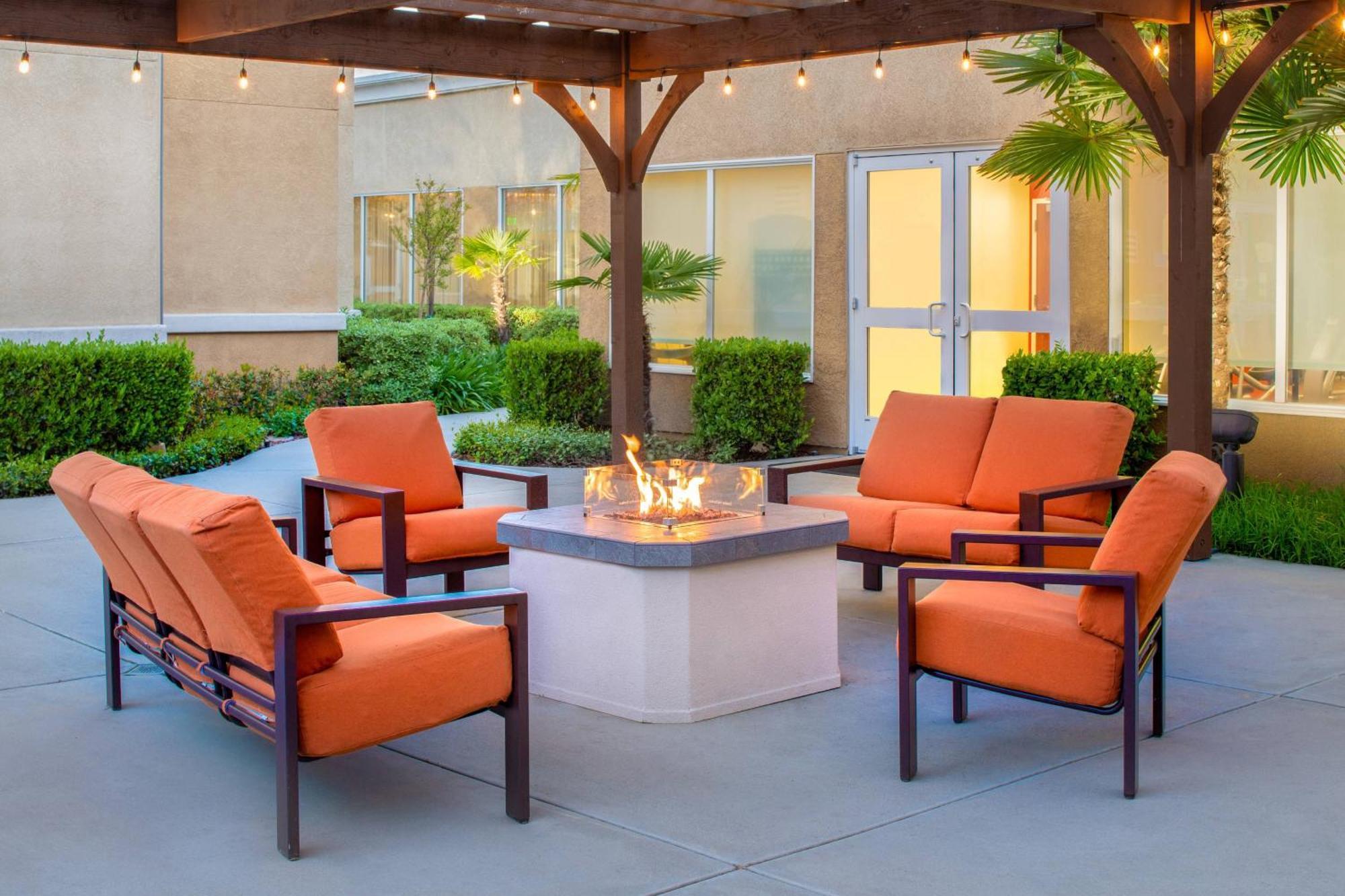 Courtyard By Marriott Sacramento Cal Expo Hotel Екстериор снимка