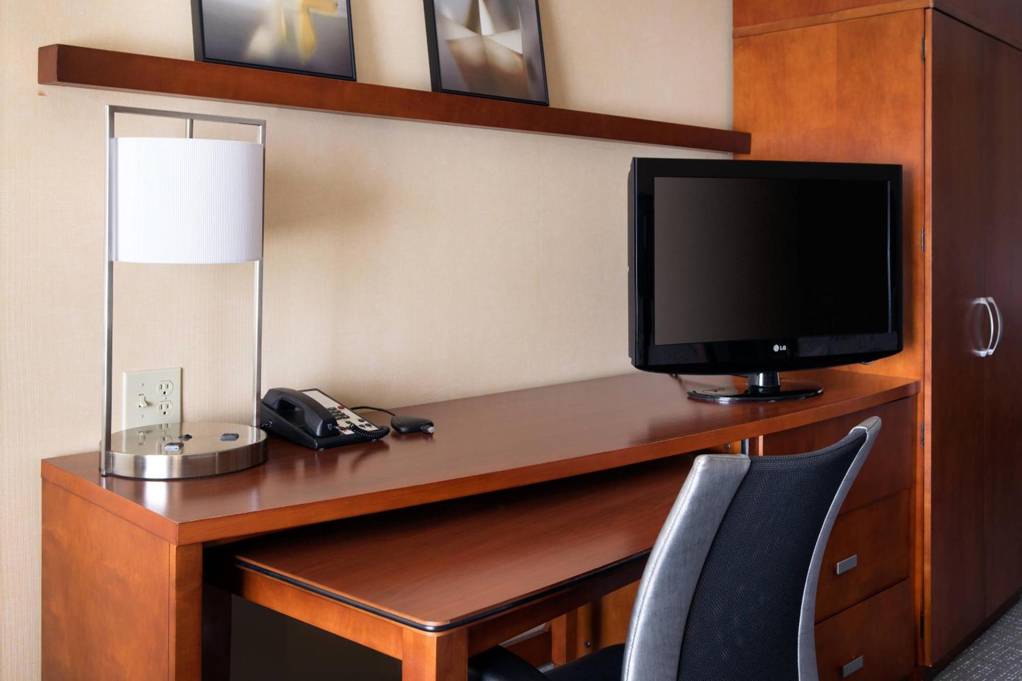 Courtyard By Marriott Sacramento Cal Expo Hotel Екстериор снимка