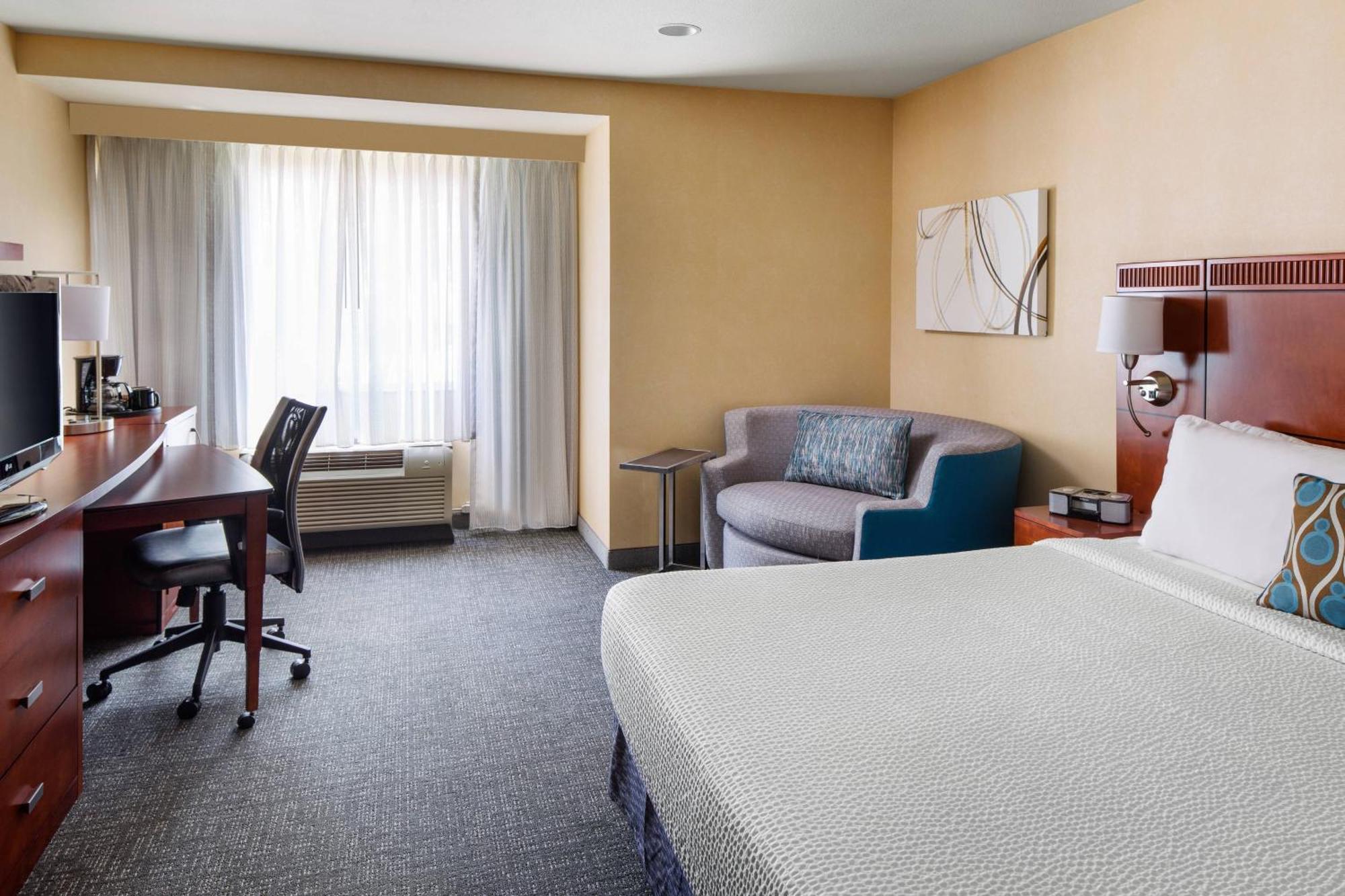 Courtyard By Marriott Sacramento Cal Expo Hotel Екстериор снимка