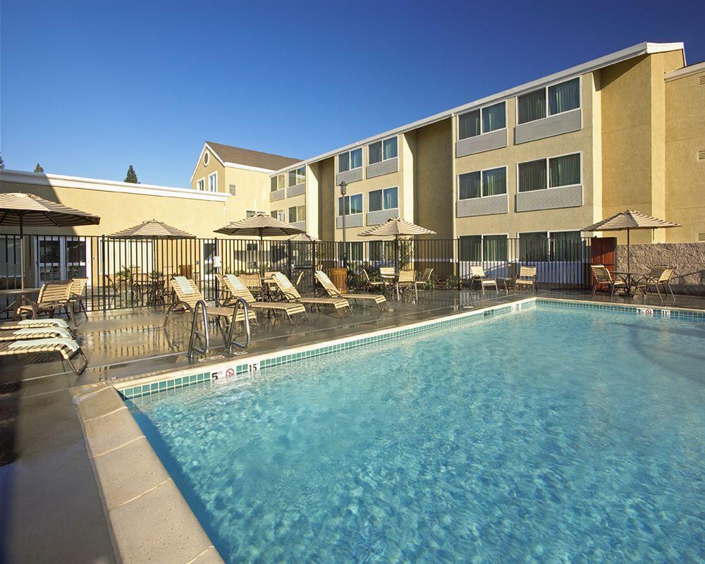 Courtyard By Marriott Sacramento Cal Expo Hotel Екстериор снимка