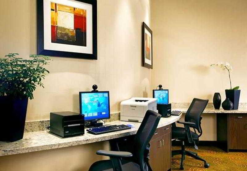 Courtyard By Marriott Sacramento Cal Expo Hotel Екстериор снимка